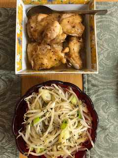 Kylling i soya-smør sauce og spicy bønnespirer.