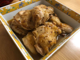 Kylling i soya-smør sauce. 
