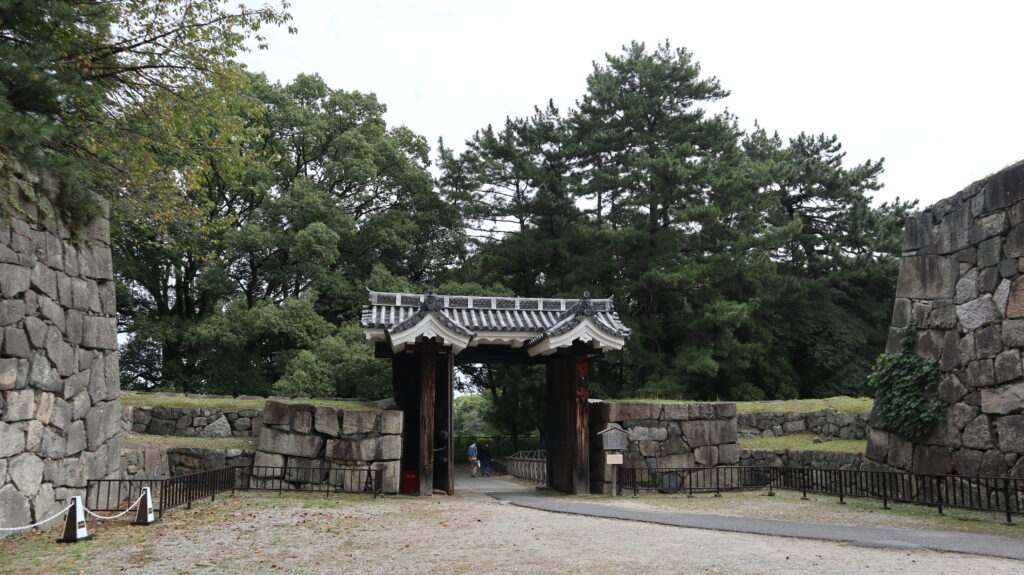 Ni-no-Maru Higashi Kurogane-mon fra 1612 ved Nagoya Slot. 