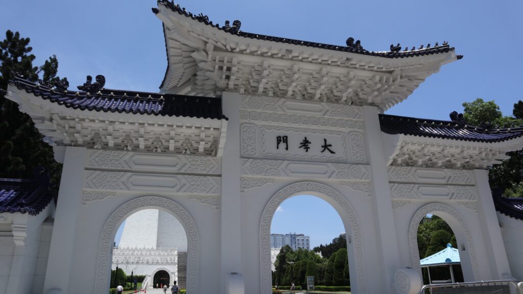 Indgangen til Chiang Kai-shek Memorial Hall i Taipei. 