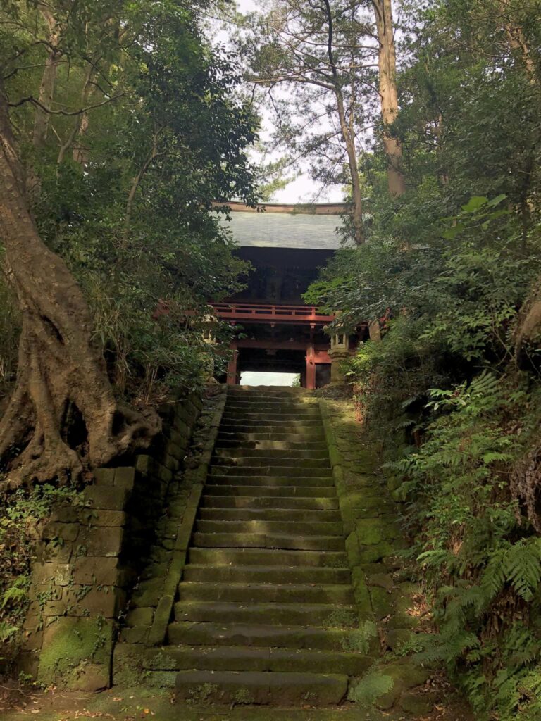 Vejen op til hovedebygningen, Jinmu-ji templet. 